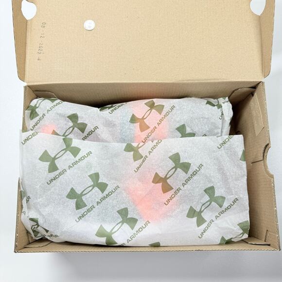 NIB • Under Armour Surge 3 Slip Size: 5.5Y - Picture 7 of 8